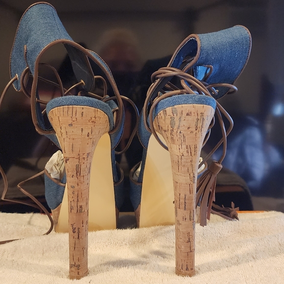 Shoes - Picture 2 of 5